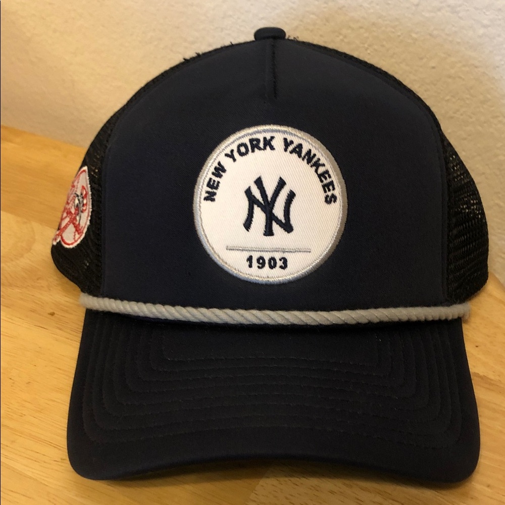 New York Yankees Trucker hat